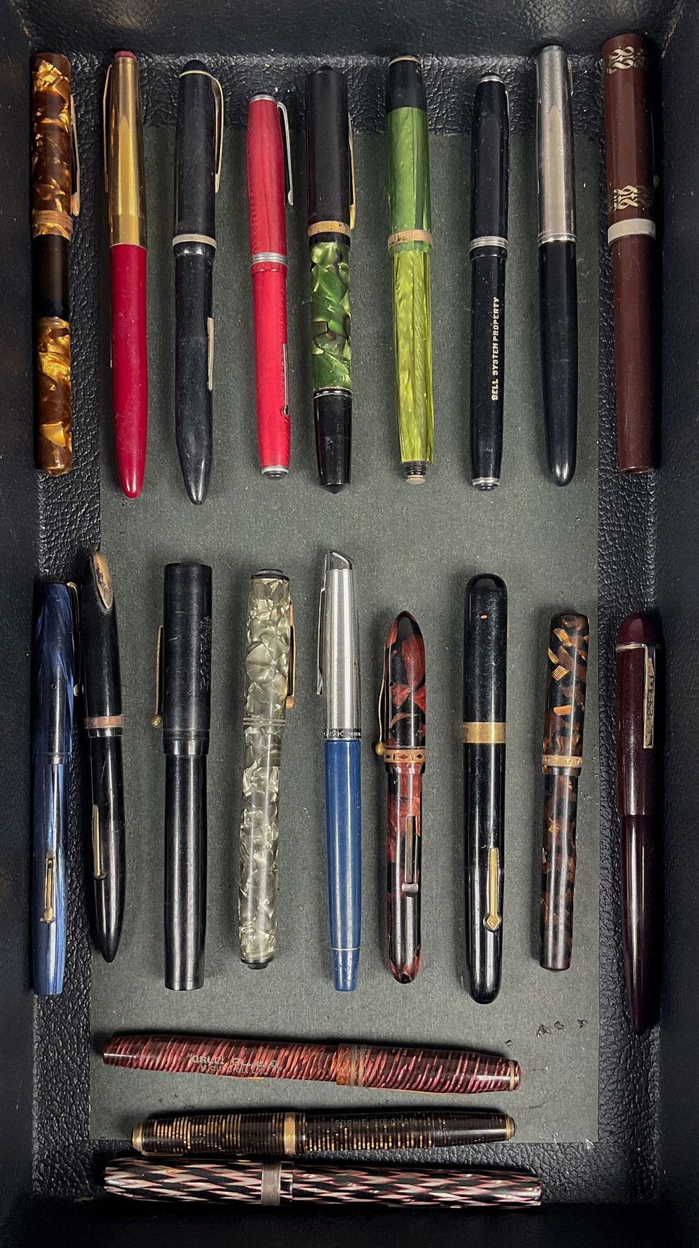 Lot 360: 21 Vintage Pens, Parker, Safford, Waterman