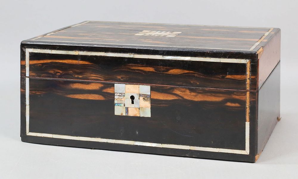 Lot 391: Coromandel & Mother-of-Pearl Inlaid Vanity Box