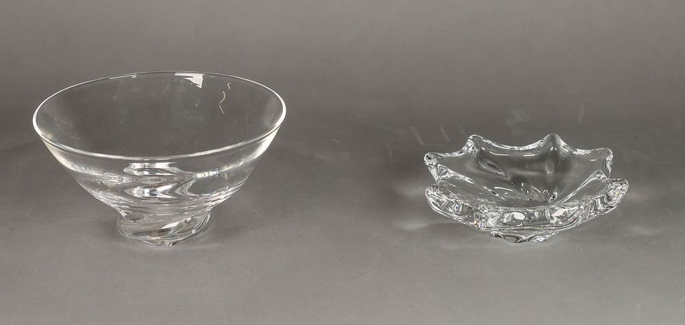 Lot 172: 2 Pieces Art Glass Baccarat & Steuben