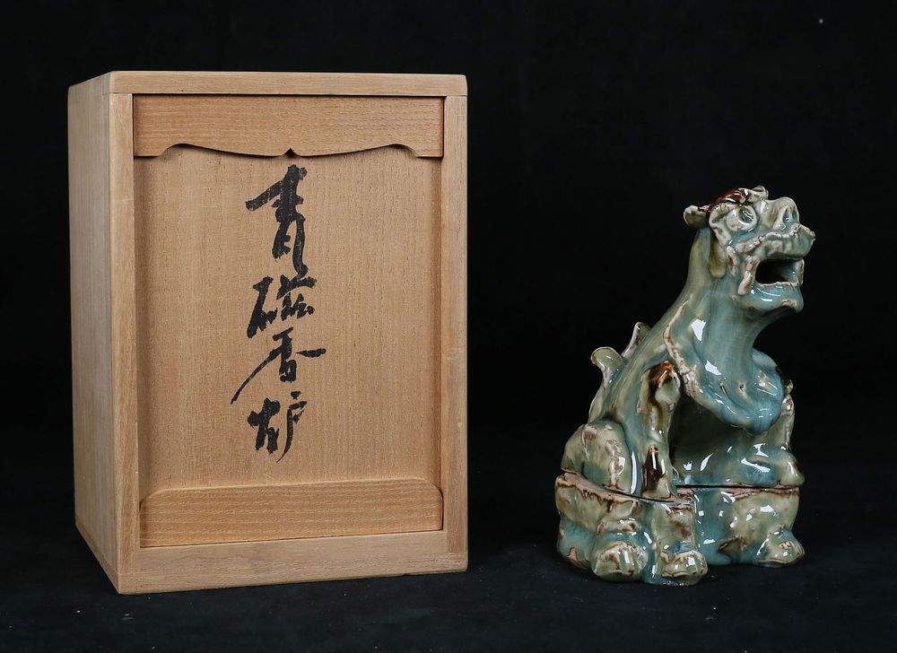 Lot 221: Dohei Tsuboshima Pottery Incense Burner