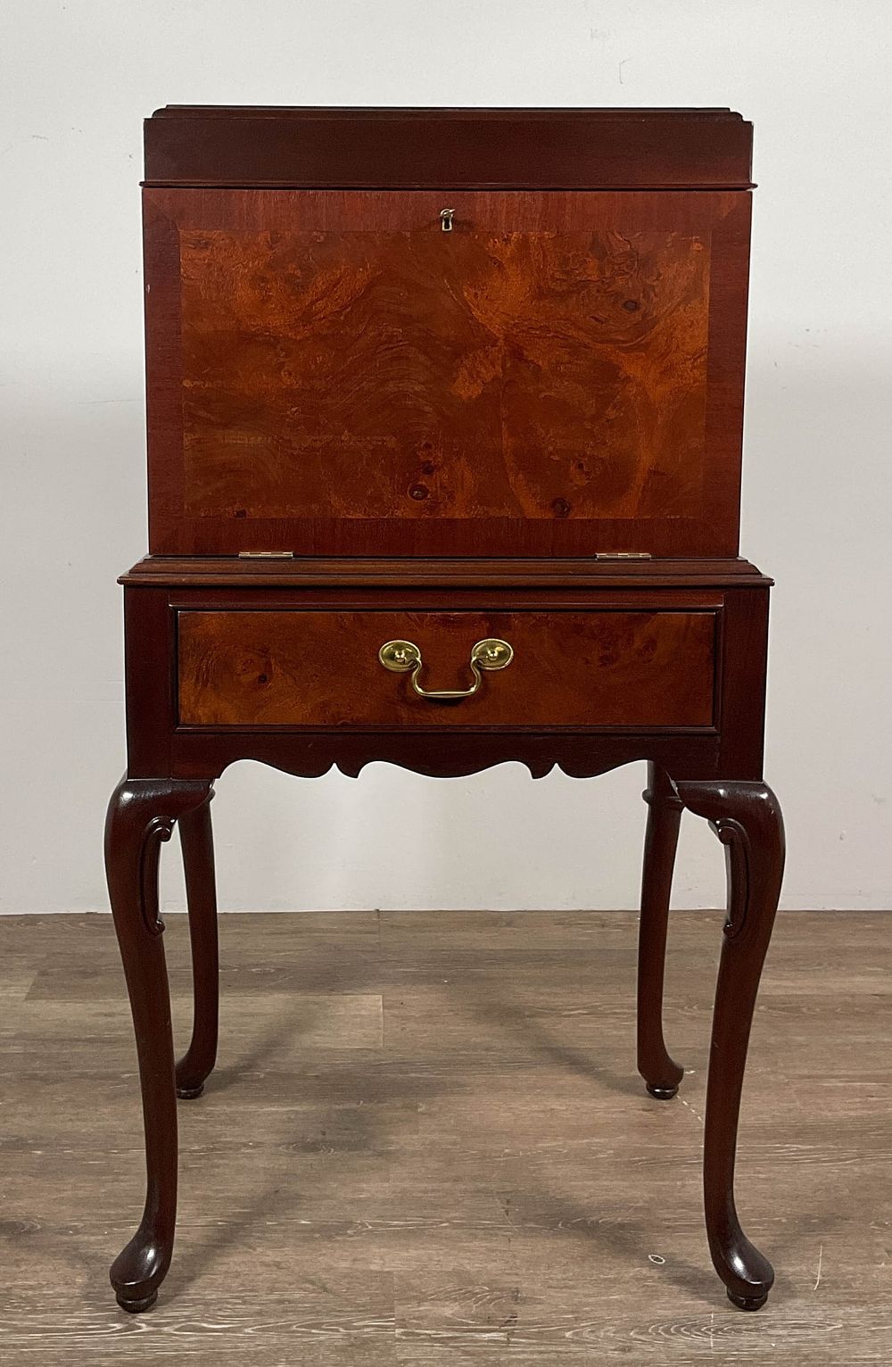 Lot 232: Hickory White American Masterpiece Flatware Chest