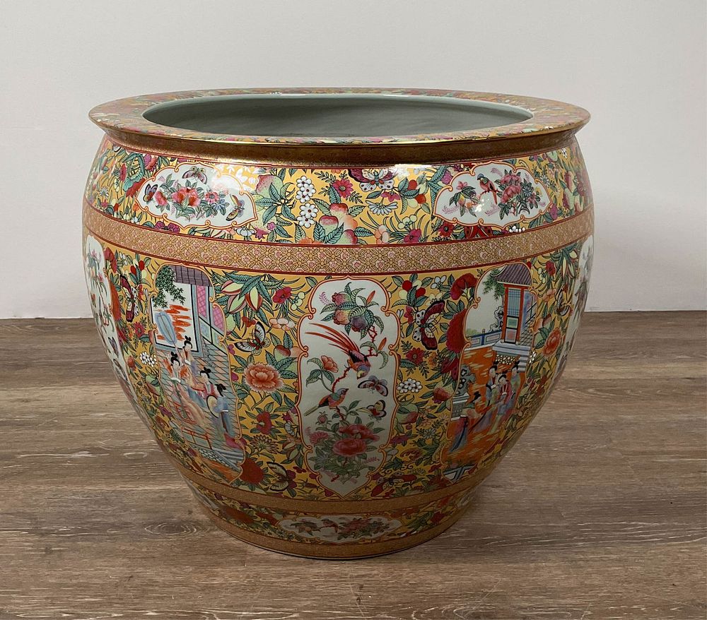 Lot 292: Chinese Porcelain Fishbowl