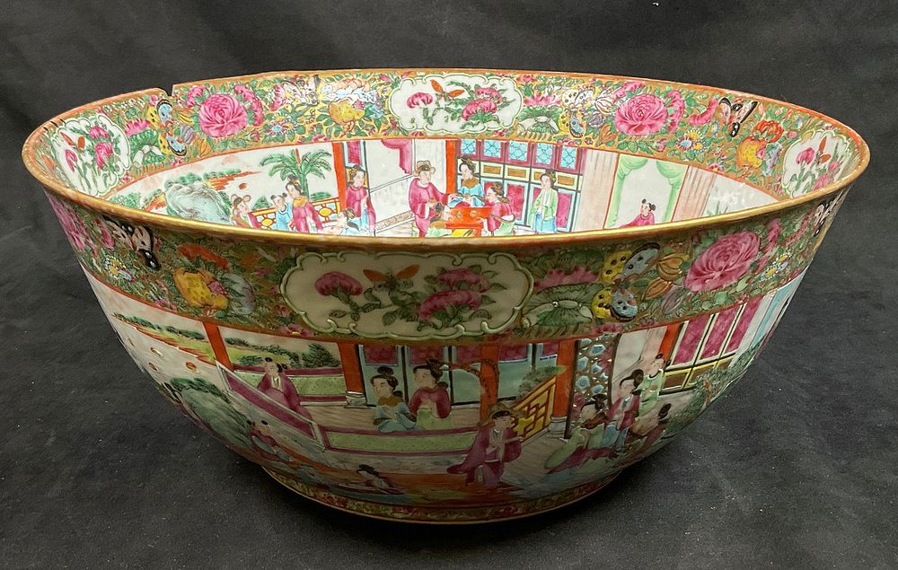 Lot 295: Rose Medallion Chinese Porcelain Bowl