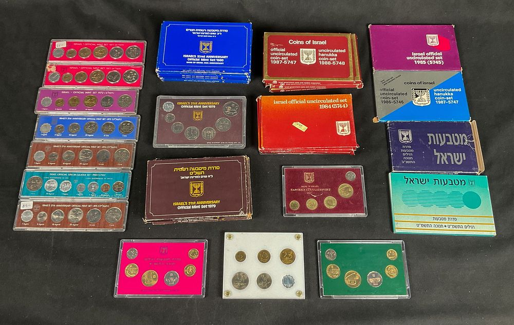 Lot 322: Israel Mint Sets Uncirculated Sets Coins