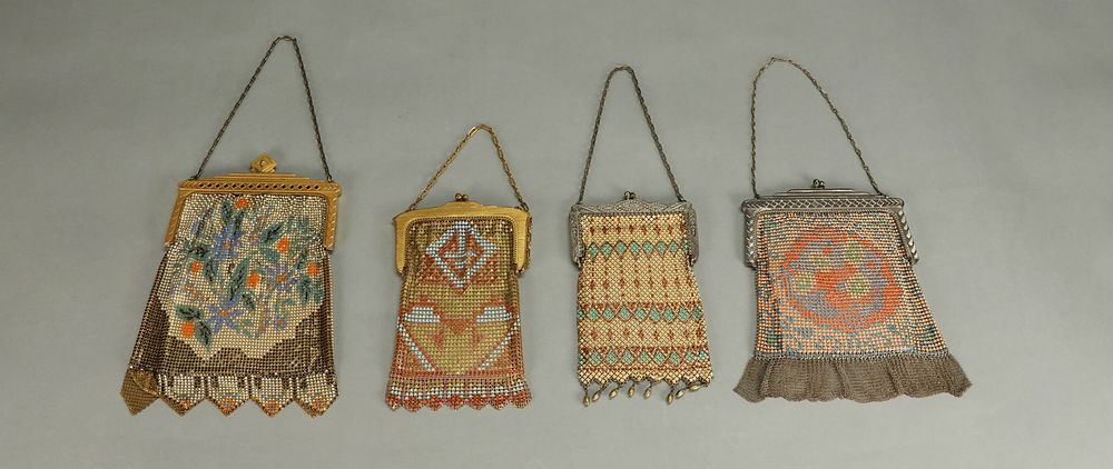 Lot 432: 4 Whiting & Davis Mesh Bags