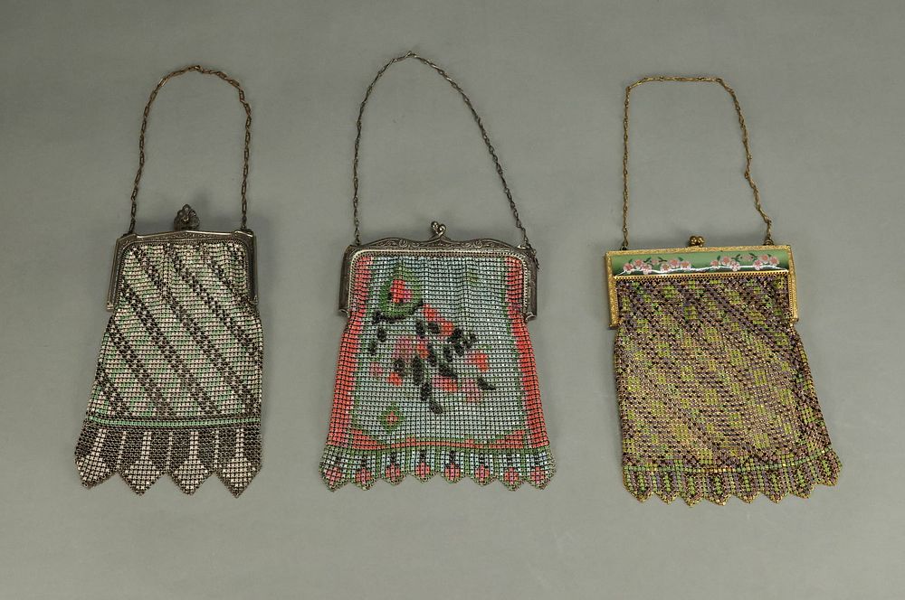 Lot 433: 3 Mesh Bags Whiting & Davis, Unmarked