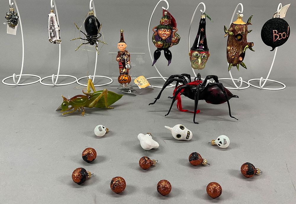 Lot 158: 22 Halloween Ornaments - Slavic Treasures, Breen