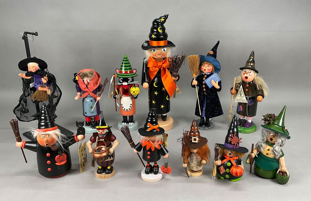 Lot 173: 12 Annalee Ulbricht Halloween Witches Nutcracker