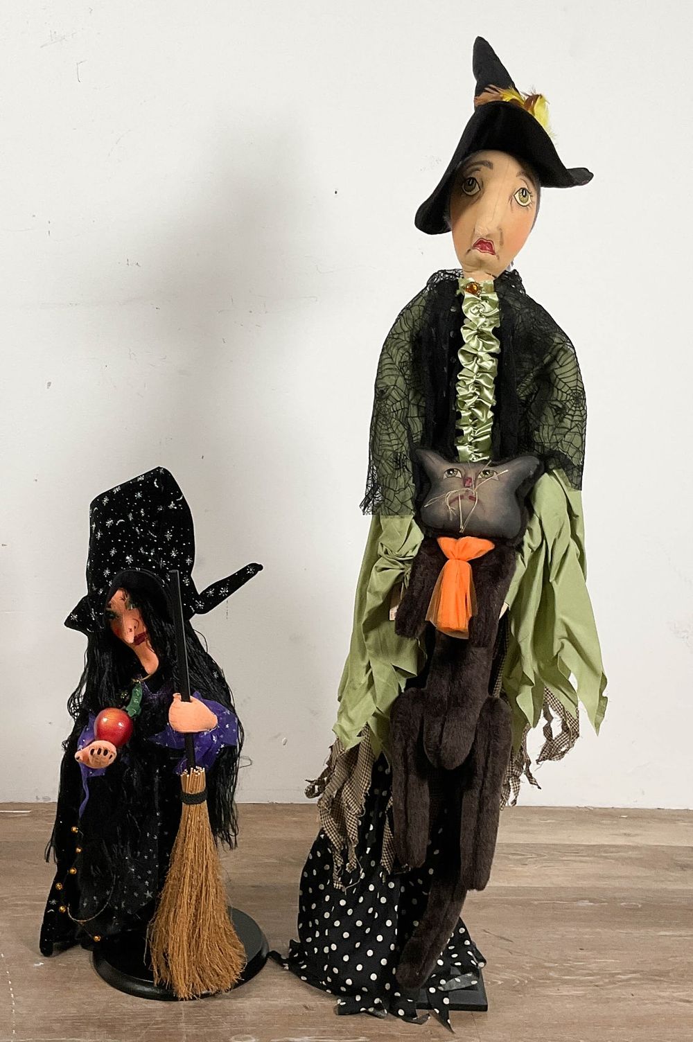 Lot 177: Joe Spencer Annalee Halloween Witches on Stand