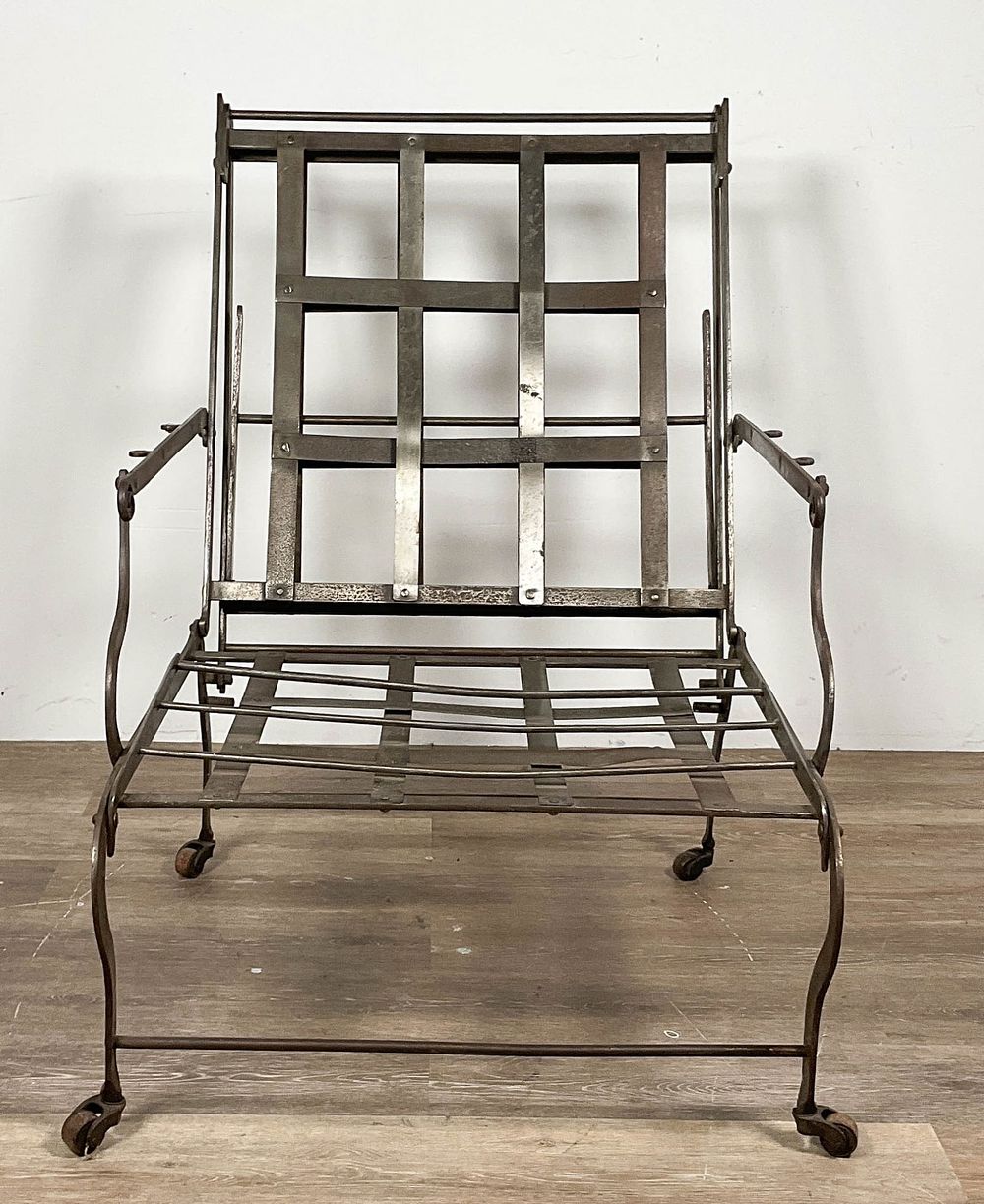 Lot 173: Campaign Style Chair / Bed