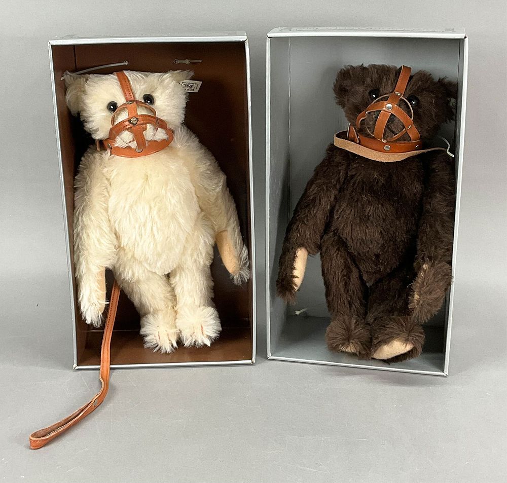 Lot 208: 2 Steiff Muzzle Bears 1908 Replicas with Boxes