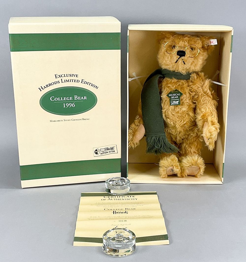 Lot 215: Steiff College Bear 1996 Musical With Box