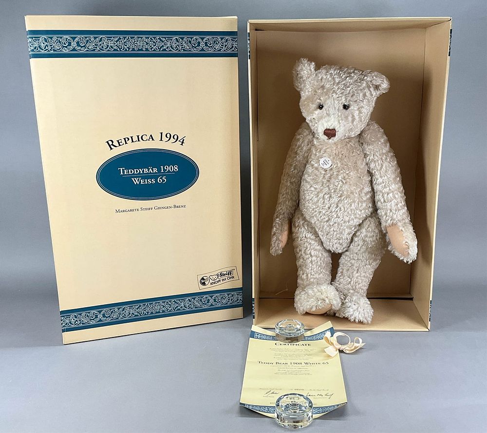 Lot 219: Steiff Teddybar 1908 1994 Replica With Box