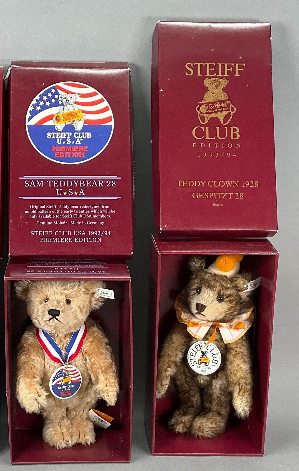 Lot 221: 2 Steiff Club Bears Sam, Clown With Boxes
