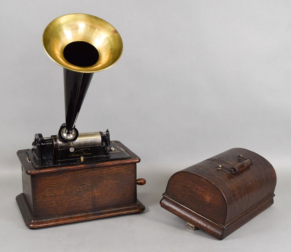 Lot 299: Edison Standard Cylinder Phonograph