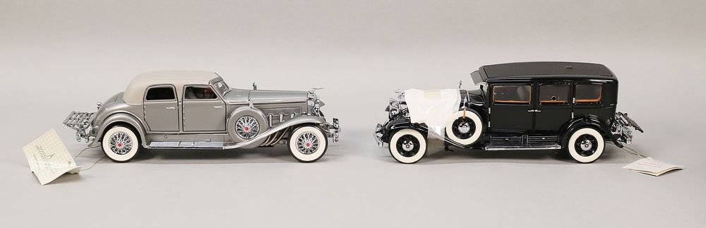 Lot 310: 2 Franklin Mint Precision Model Cars - 1:24