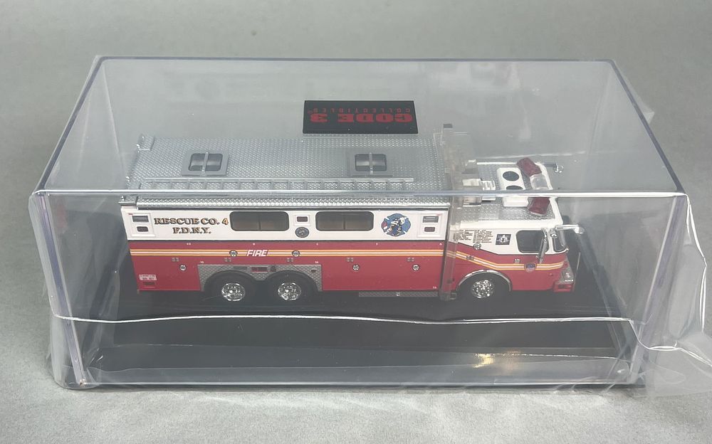 Lot 318: Code 3 Collectibles Heavy Rescue Fire Truck Model