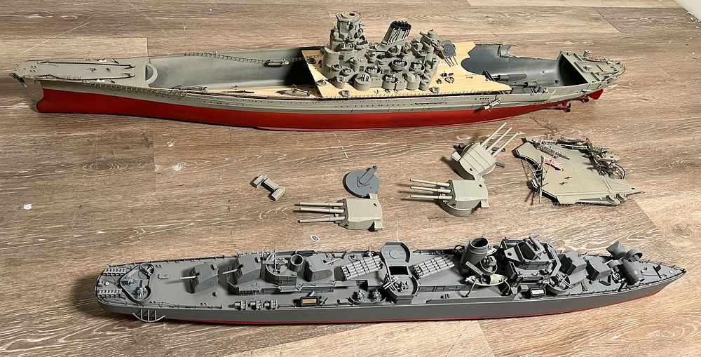 Lot 326: 2 Ship Models USS Melvin DD 680 & Aircraft Carrier
