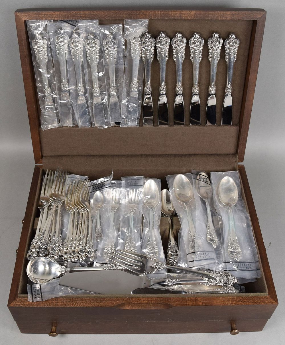 Lot 346: 85 Pieces Wallace Grand Baroque Sterling Flatware