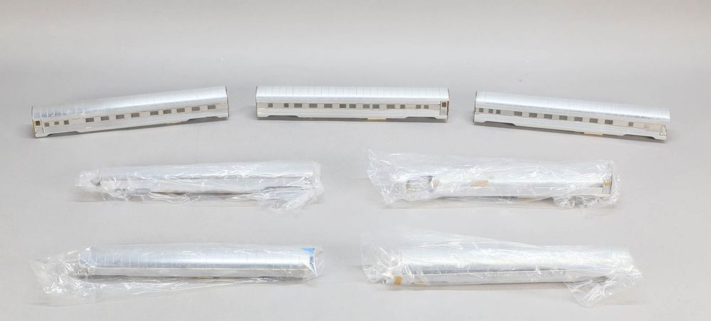 Lot 383: Limited Editions AT & SF 7 Pullman Passenger Cars