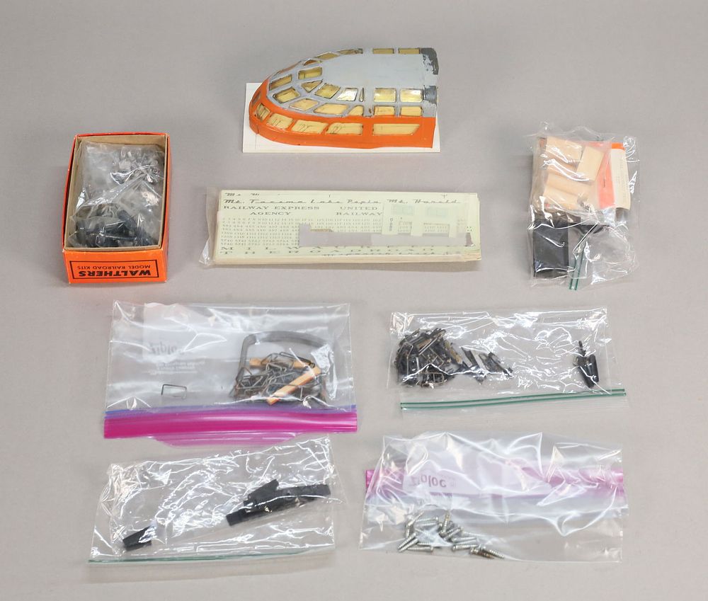 Lot 402: Walthers 1/4 Scale O Scale #9334899 & #93350244