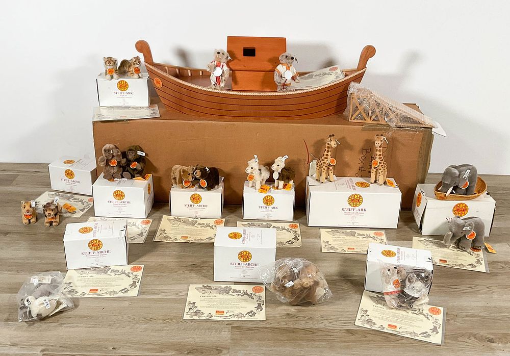 Lot 156: 11 Piece Steiff Noah's Ark Set With Ark & Animals