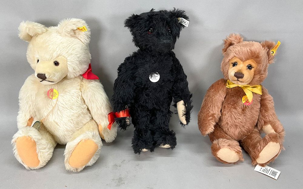 Lot 158: 3 Steiff Bears Original, Musical, 1912 Replica