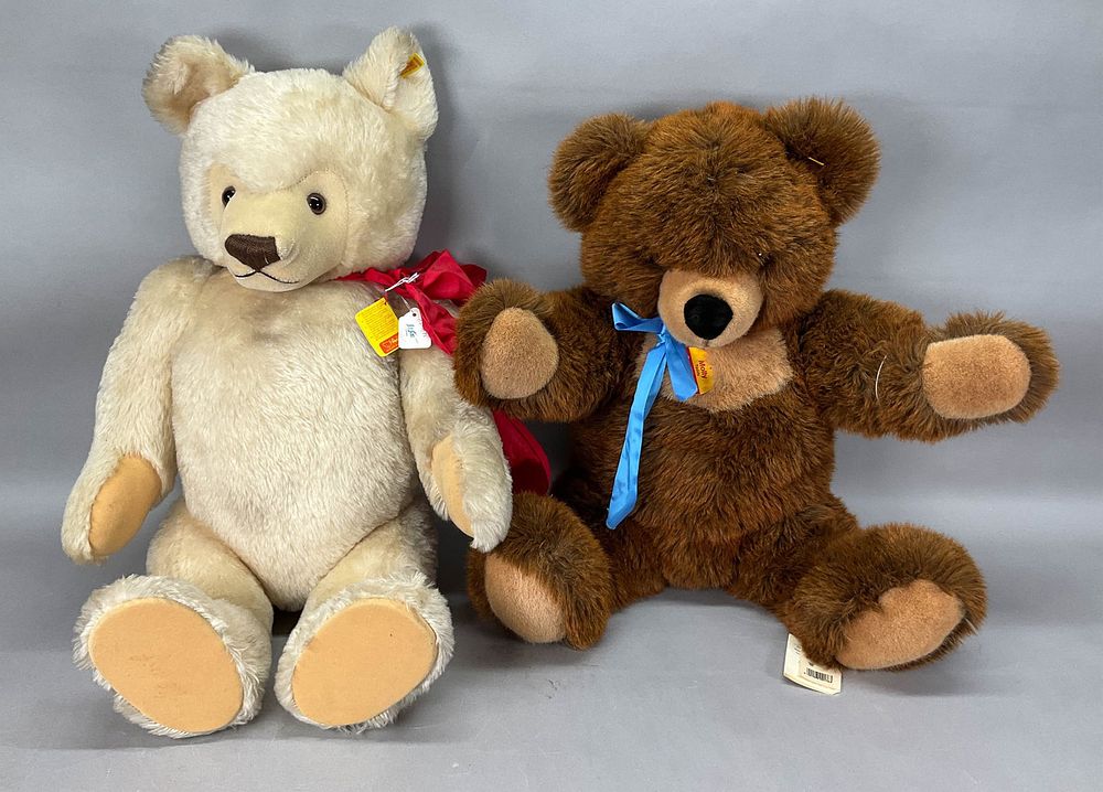 Lot 161: 2 Steiff Teddy Bears Original & Molly 1 Signed