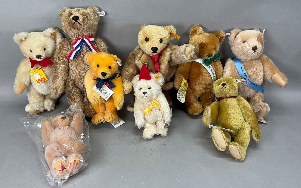 Lot 164: 9 Steiff Teddy Bears
