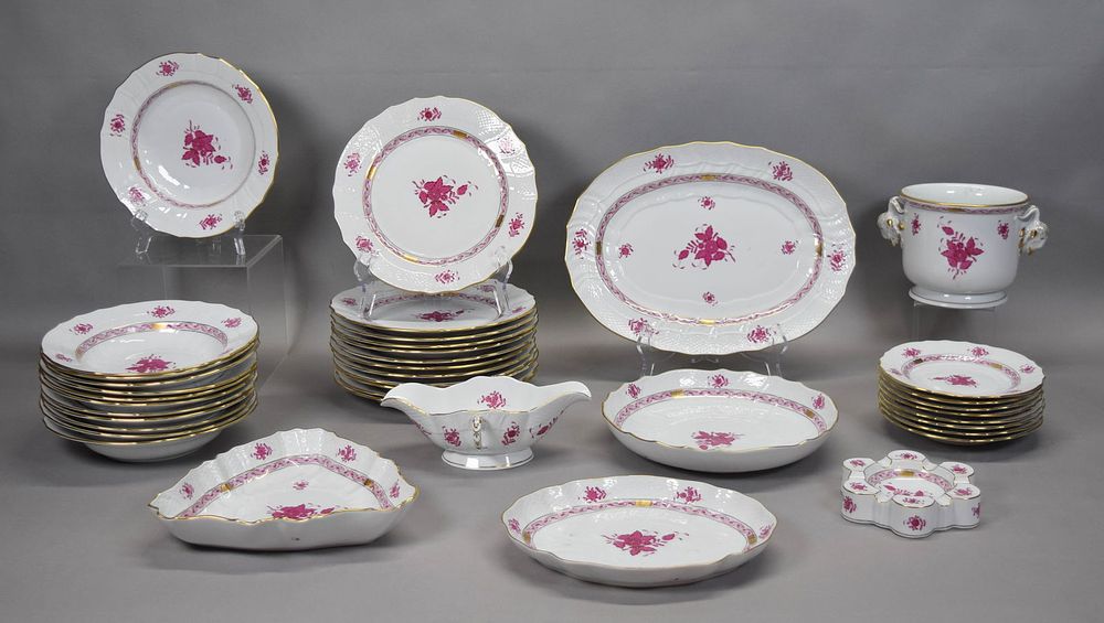 Lot 173: 39 Pieces Herend Chinese Bouquet Raspberry