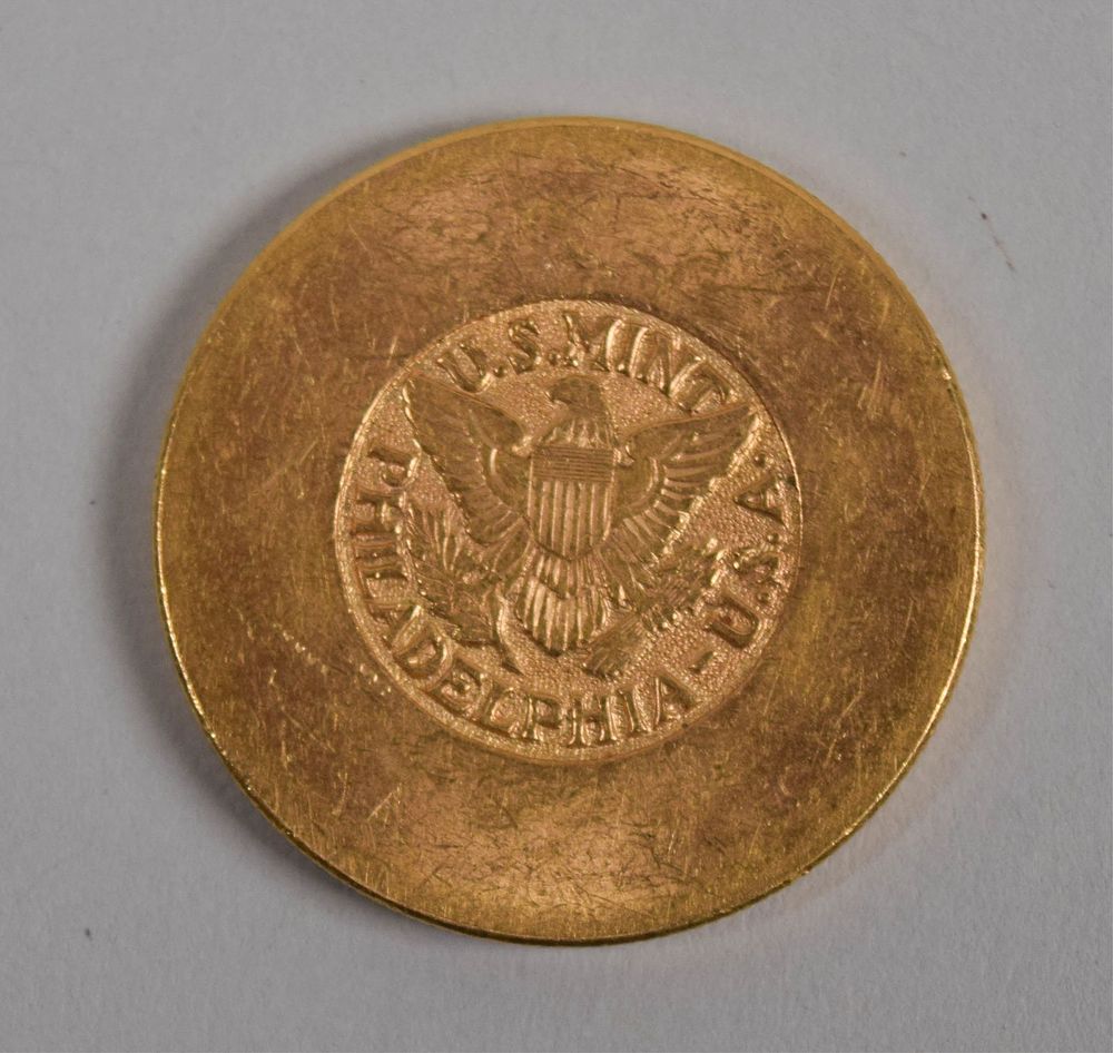 Lot 263: 1945-46 Saudi Arabia Aramco Gold Coin