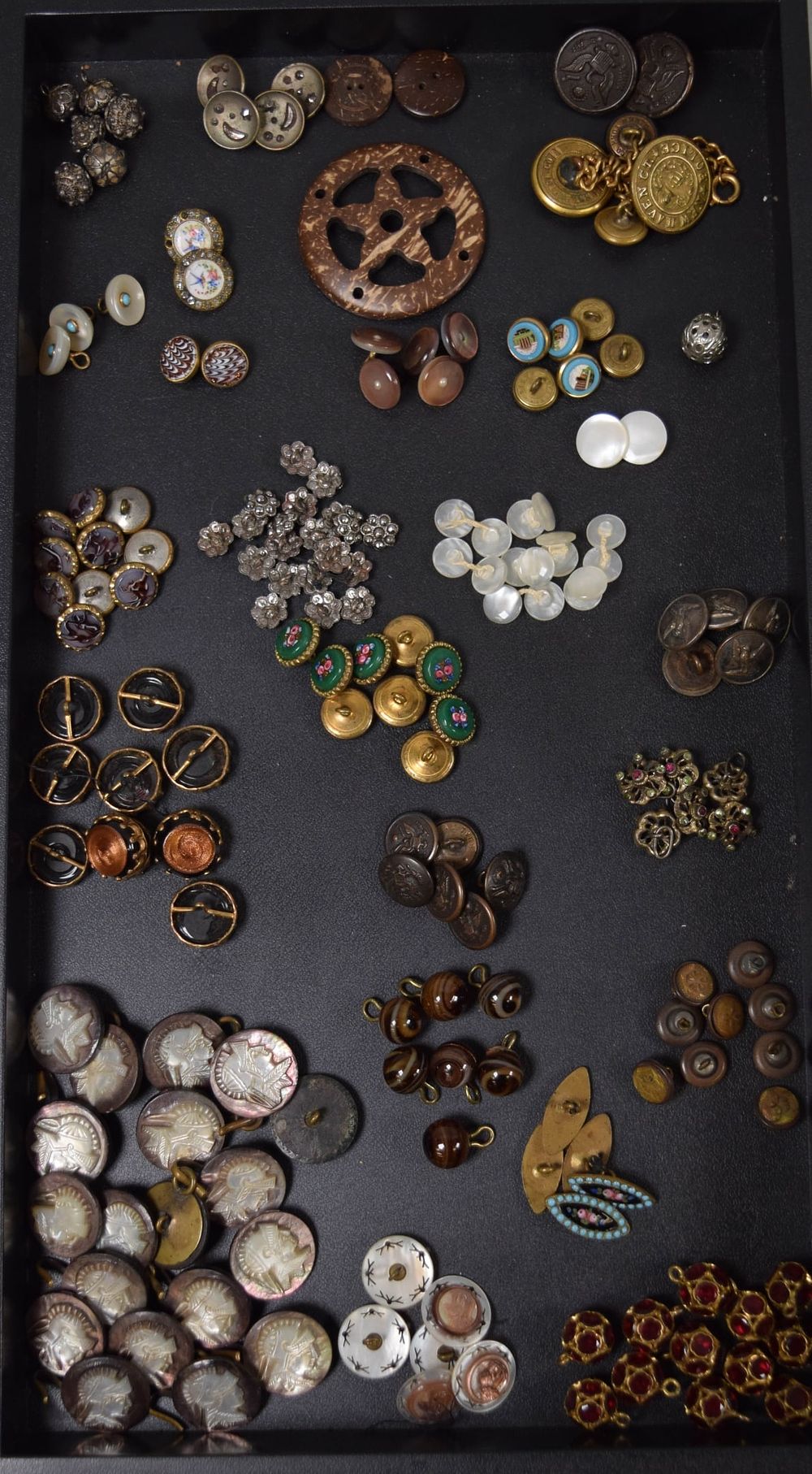 Lot 310: Lot of Vintage Buttons