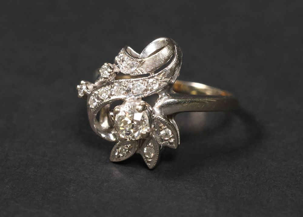 Lot 316: 14k White Gold & Diamond Ring