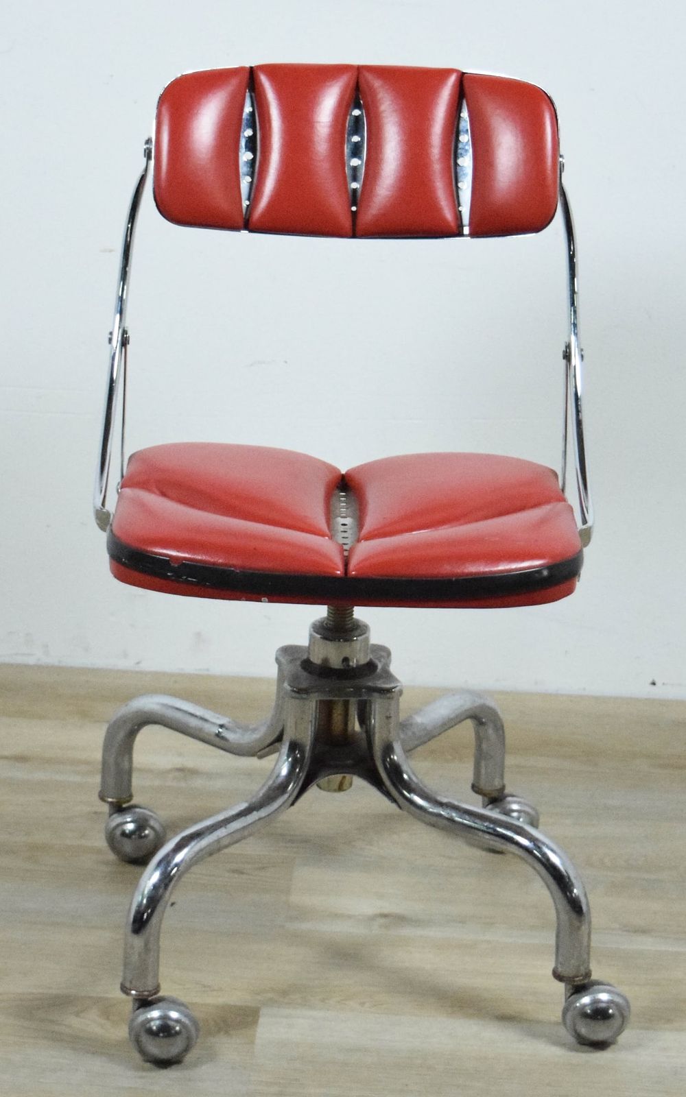 Lot 234: DoMore Modern Chrome & Vinyl Office Chair