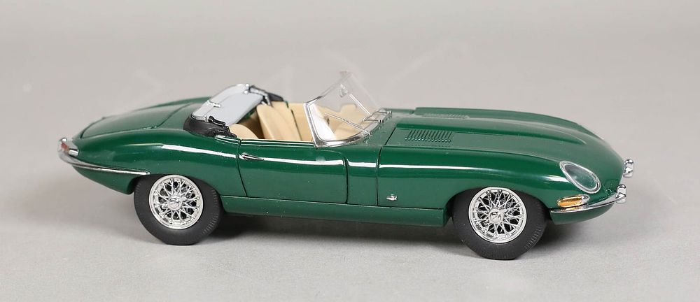 Lot 340: The Franklin Mint 61 Green Jaguar Coupe Model Car