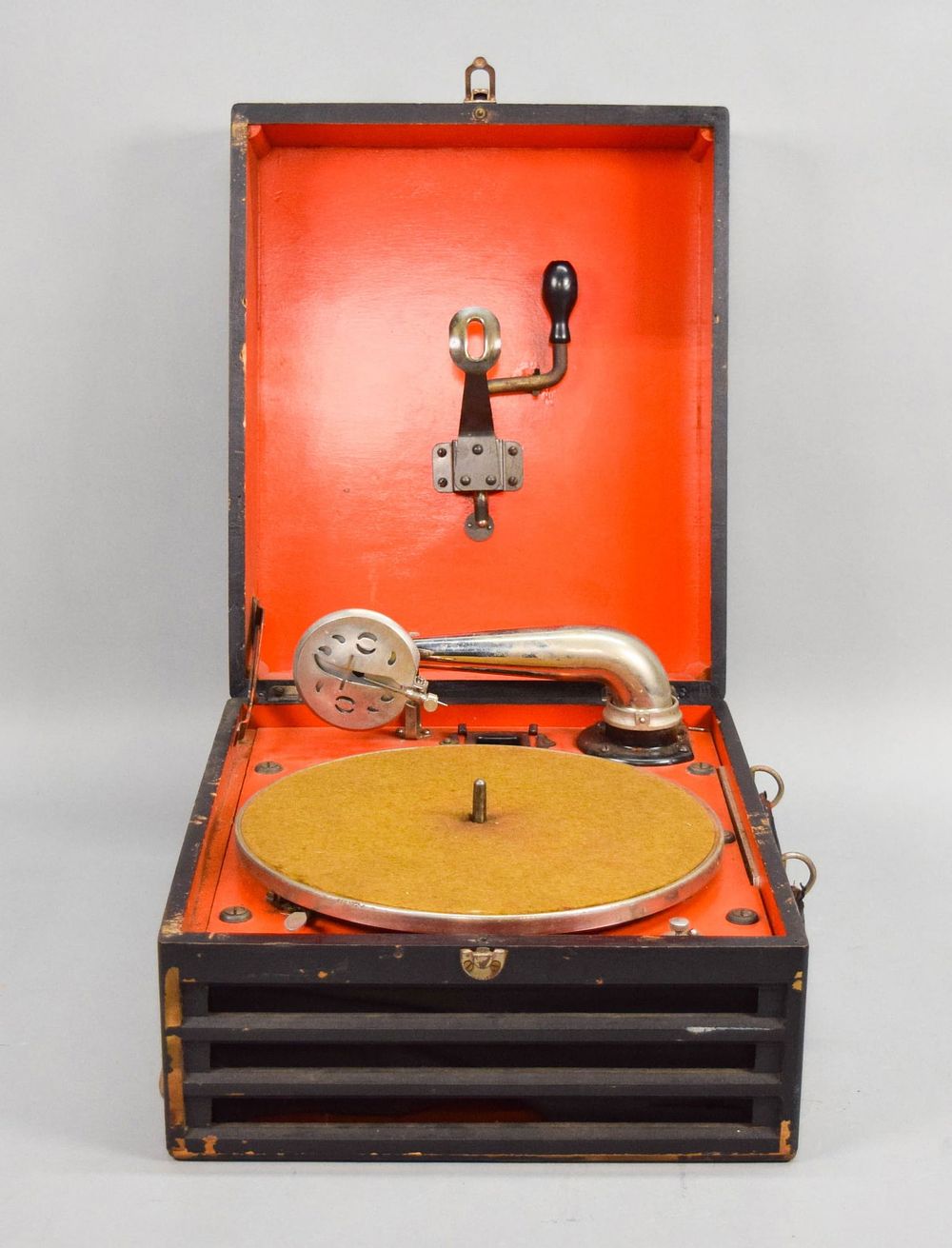 Lot 347: Victrola VV 2-30 Portable Phonograph