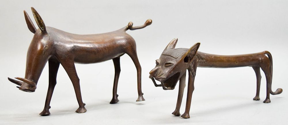 Lot 158: 2 African Bronze Animals Bobo Lion & Benin Warthog
