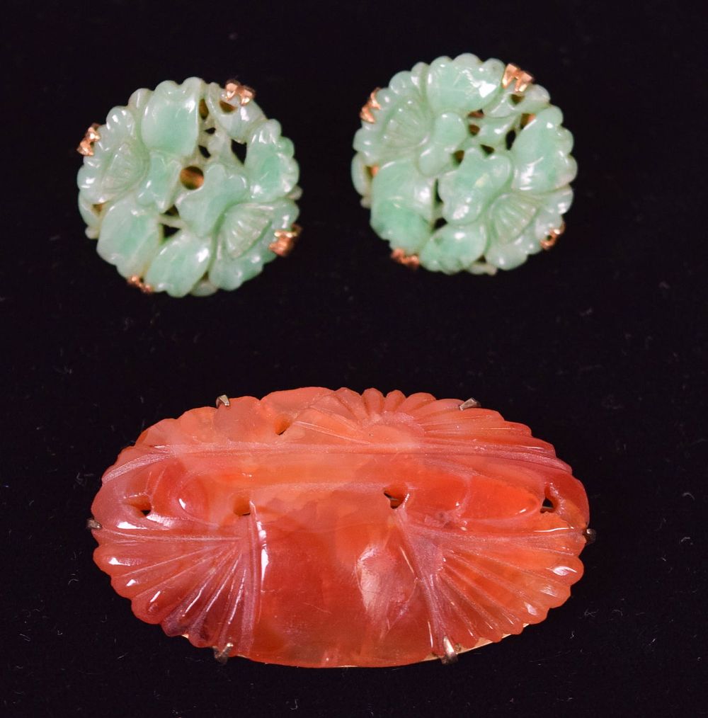 Lot 248: 14k & 10k Hardstone Earrings & Brooch