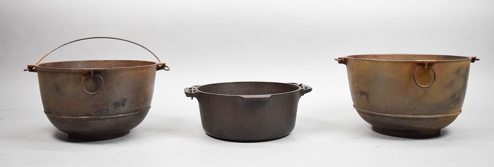 Lot 277: 3 Pieces Griswold Cast Iron Dutch Oven, Bowls