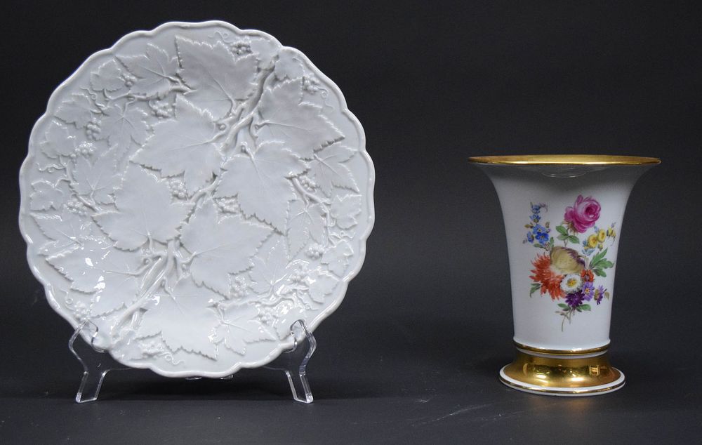 Lot 289: 2 Pieces Meissen Porcelain Vase & Plate