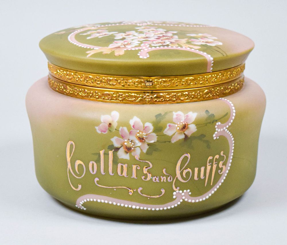 Lot 333: C.F. Monroe Nakara Collars & Cuffs Box
