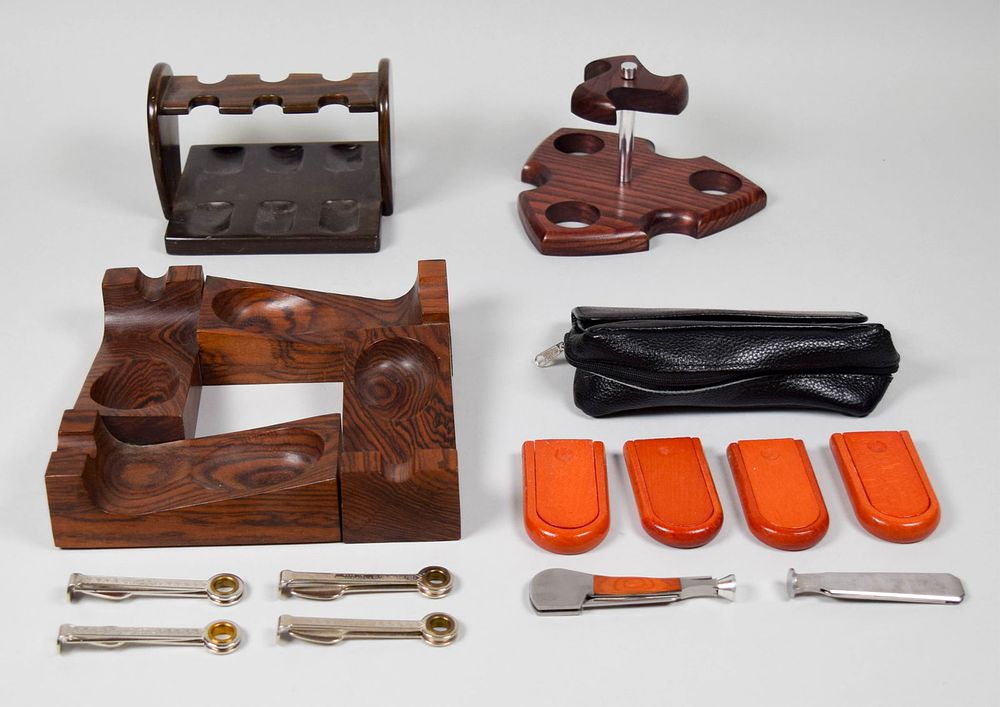 Lot 401: Lot of Pipe Accessories