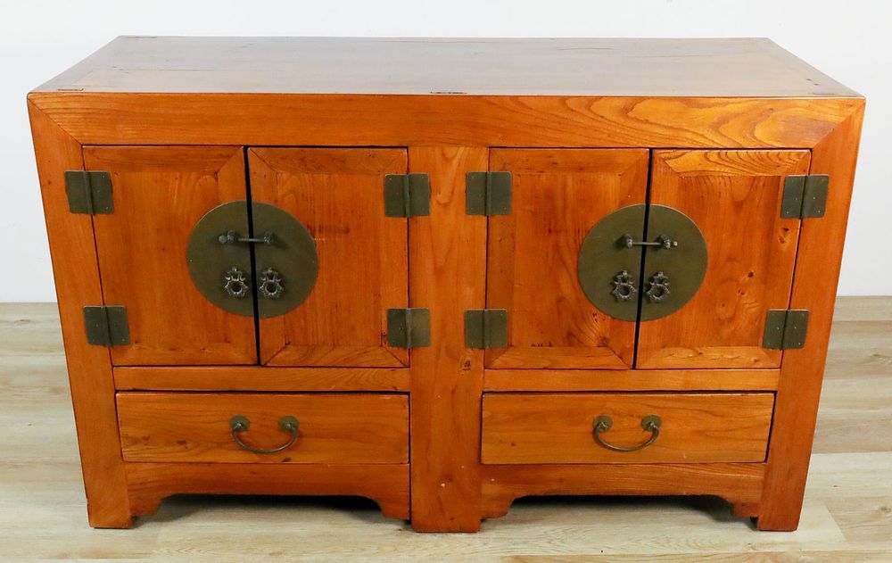 Lot 194: Chinese Cabinet