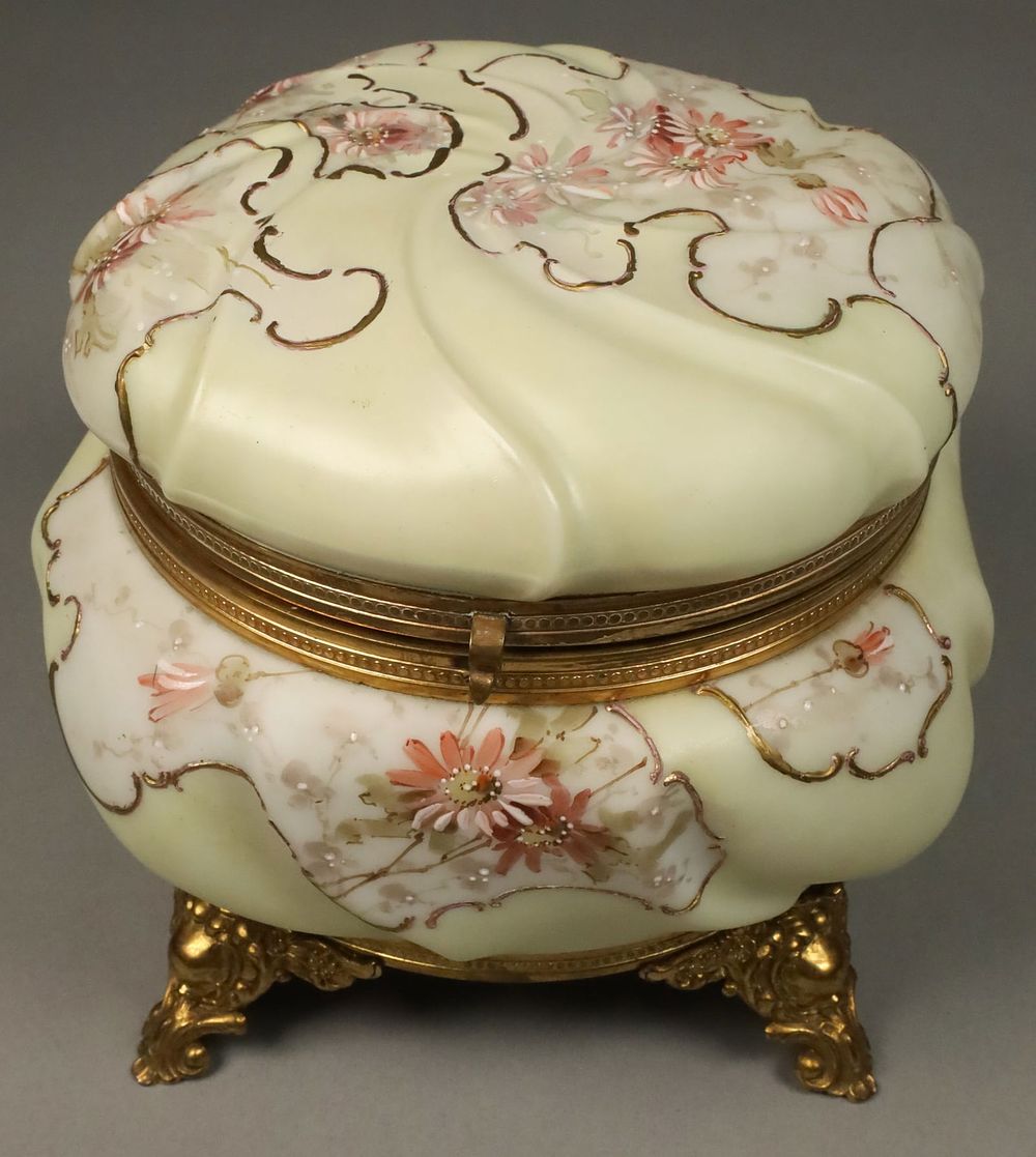 Lot 286: Wave Crest Footed Dresser Box