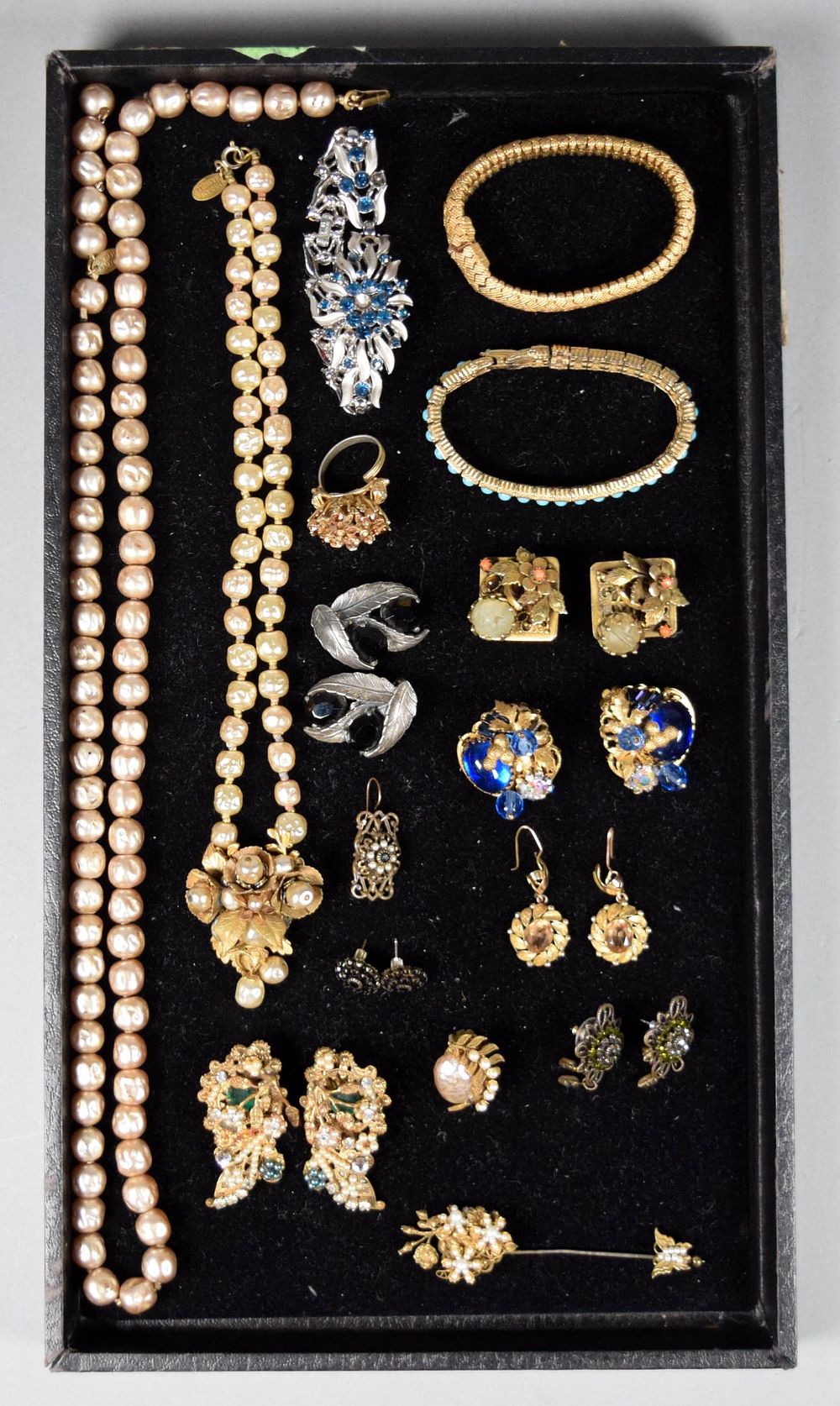 Lot 177: Lot Vintage Costume Jewelry Miriam Haskell, Hagler