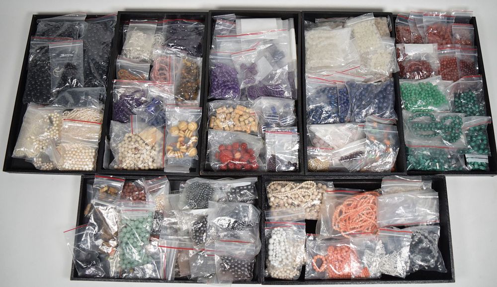 Lot 188: Lot of Loose Beads