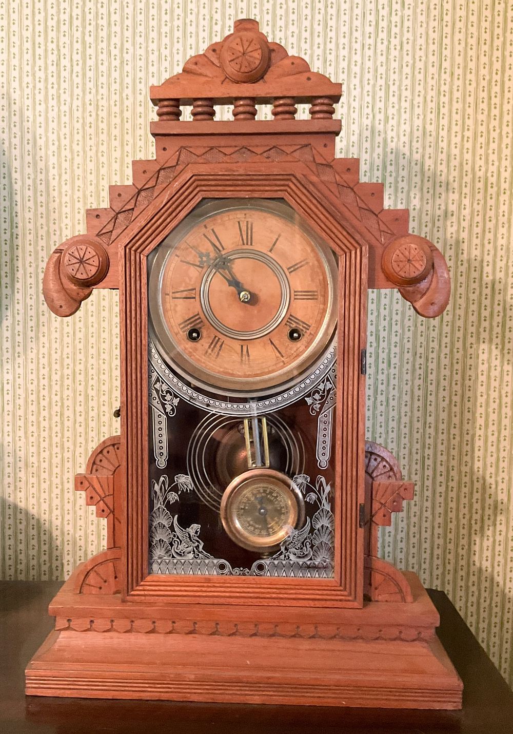 Lot 254: Lebanon Victorian Mantel Clock