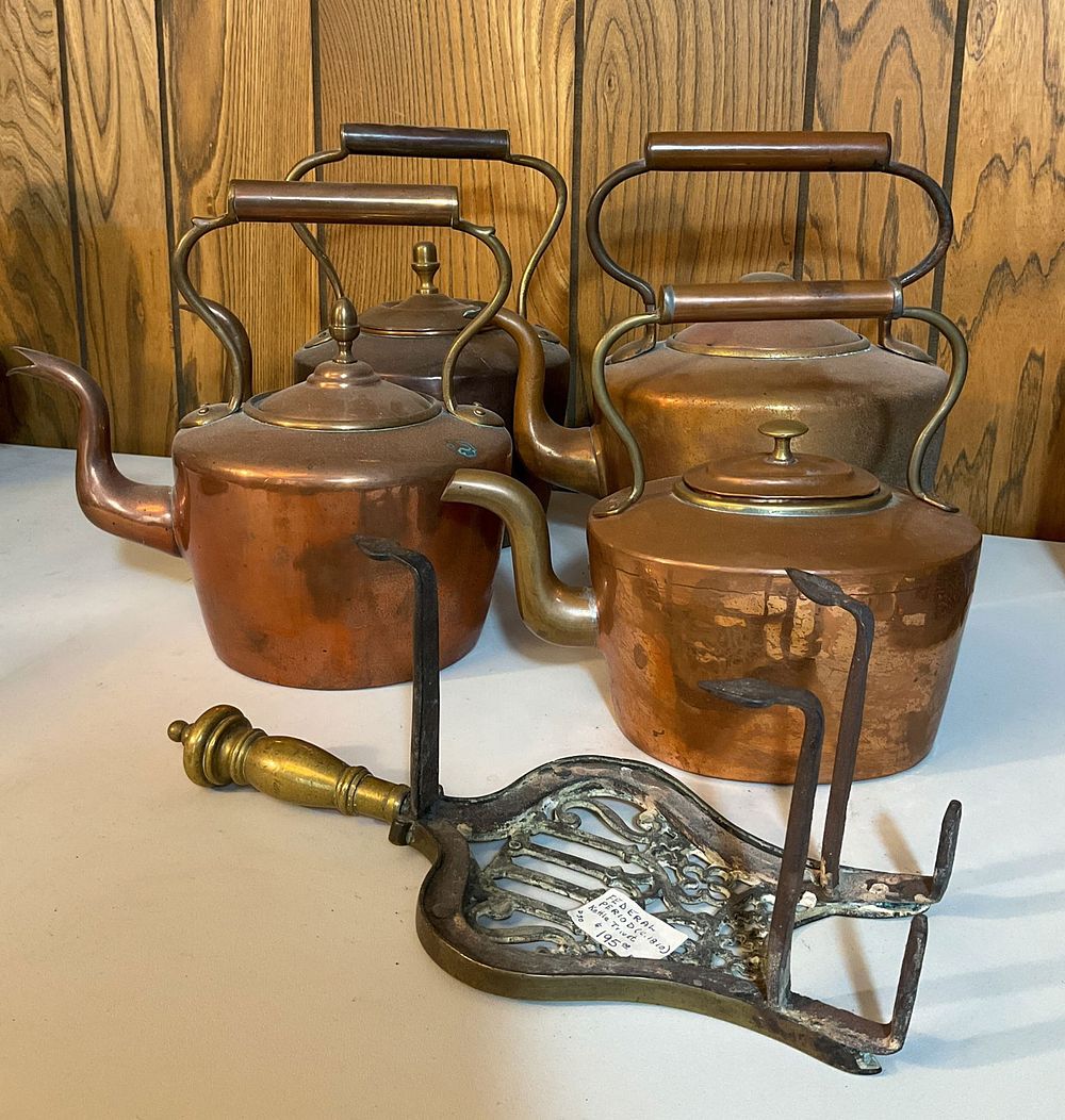 Lot 322: 4 Copper Kettles And 1 Federal Period Trivet 1810