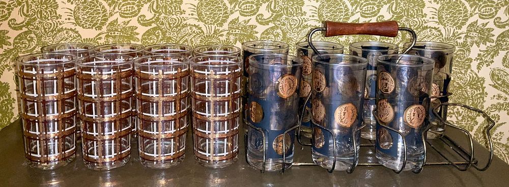 Lot 336: 15 Vintage Mid-Century Highball Glasses Carrier