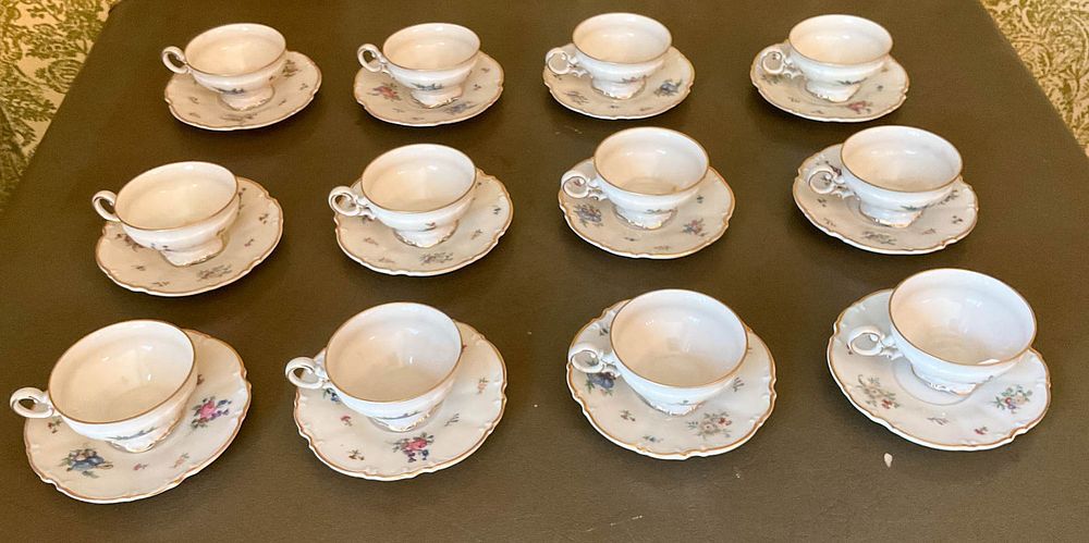 Lot 357: 12 Hutschenreuther Selb Porcelain Tea Cups Saucers